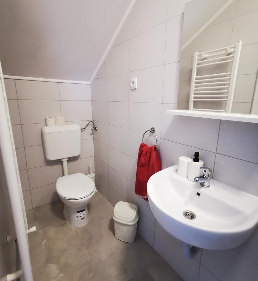 Vila Julija - Apartment & Rooms Otočac Dış mekan fotoğraf