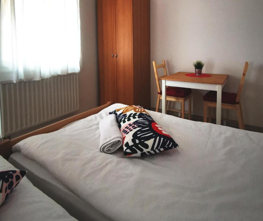 Vila Julija - Apartment & Rooms Otočac Dış mekan fotoğraf