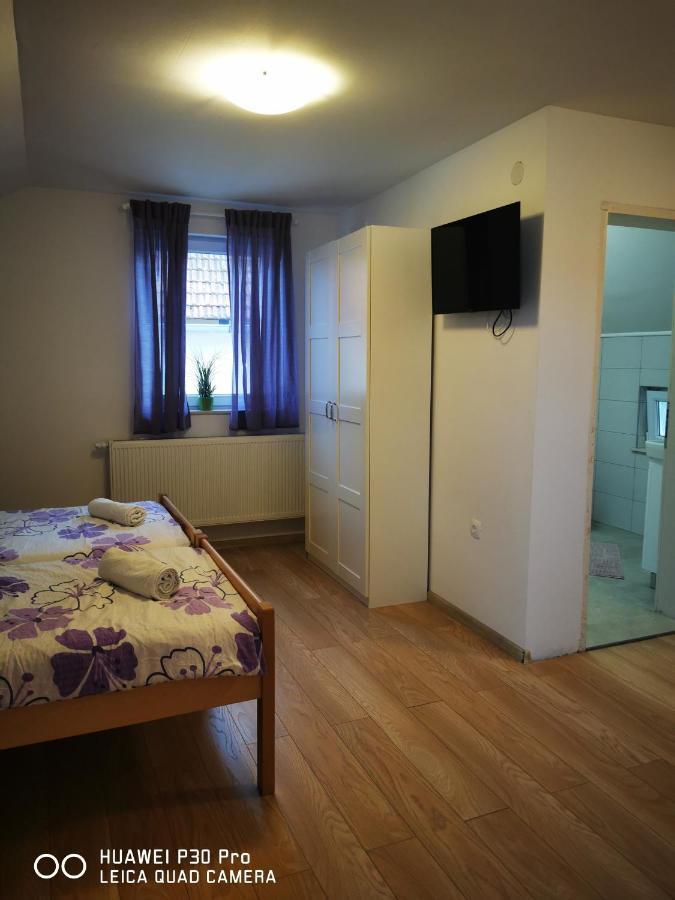 Vila Julija - Apartment & Rooms Otočac Dış mekan fotoğraf