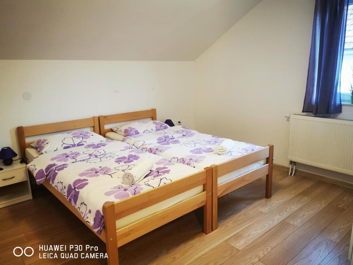 Vila Julija - Apartment & Rooms Otočac Dış mekan fotoğraf