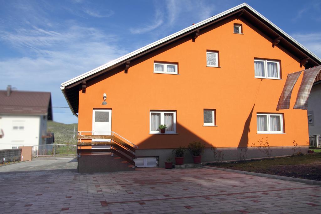Vila Julija - Apartment & Rooms Otočac Dış mekan fotoğraf