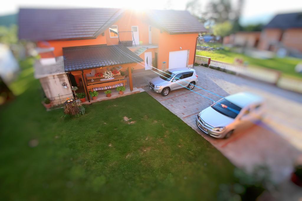 Vila Julija - Apartment & Rooms Otočac Dış mekan fotoğraf