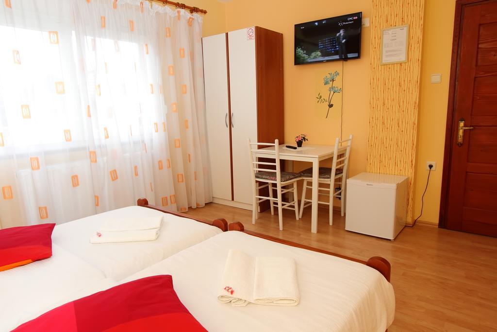 Vila Julija - Apartment & Rooms Otočac Dış mekan fotoğraf
