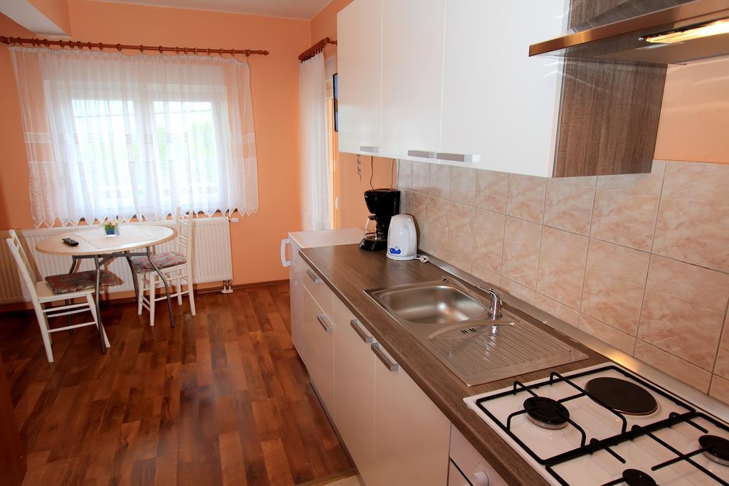 Vila Julija - Apartment & Rooms Otočac Dış mekan fotoğraf